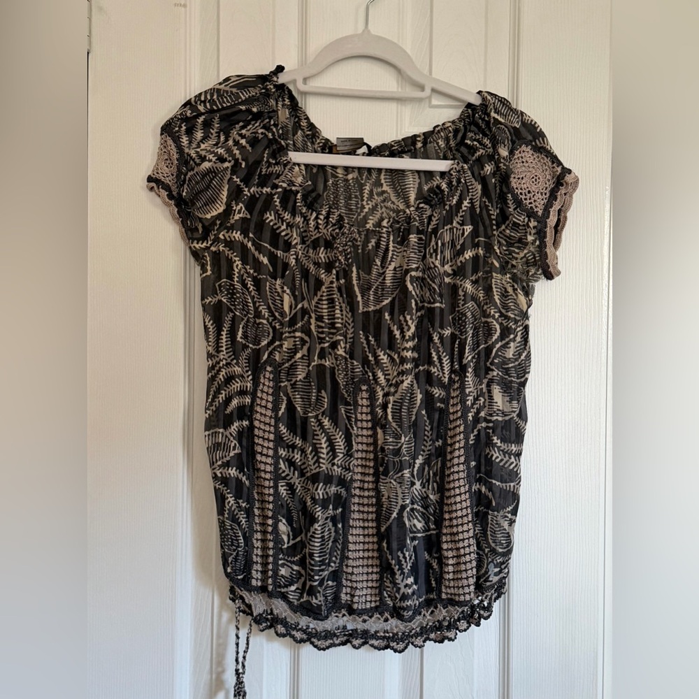 BCBGMaxAzria Black and Cream Leaf Print Blouse